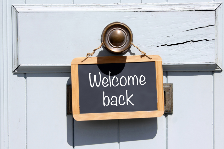 lettera benvenuto ospiti hotel cartello welcome back