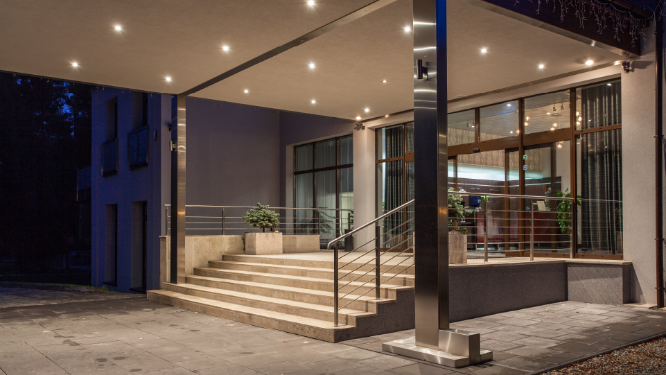 revisore notturno hotel ingresso albergo