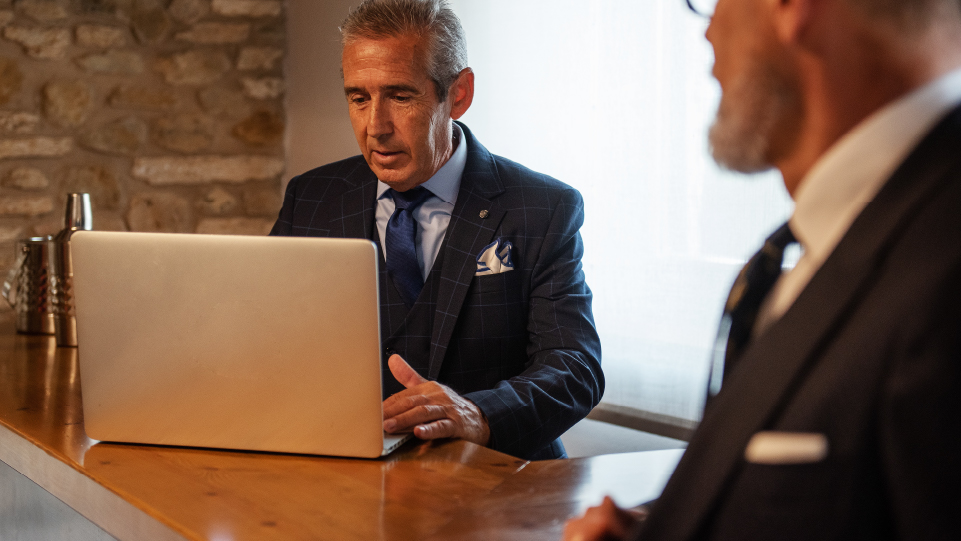 bias cognitivi pricing hotel manager al pc