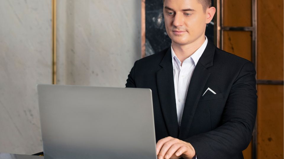 gestire inventario hotel receptionist