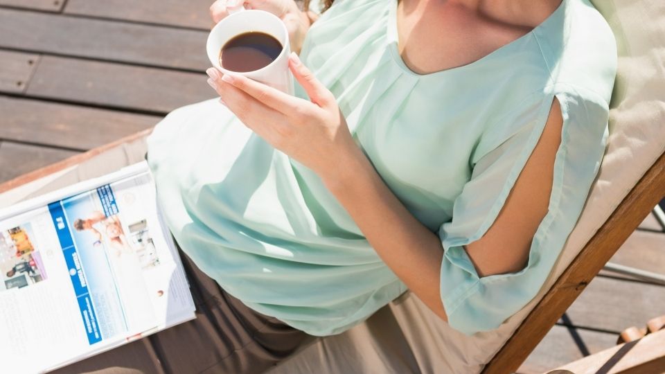 trend turismo 2026 persona che si rilassa