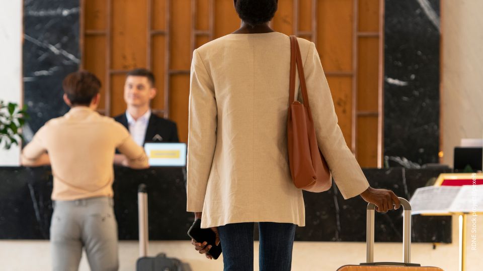 velocizzare check-in hotel fila alla reception