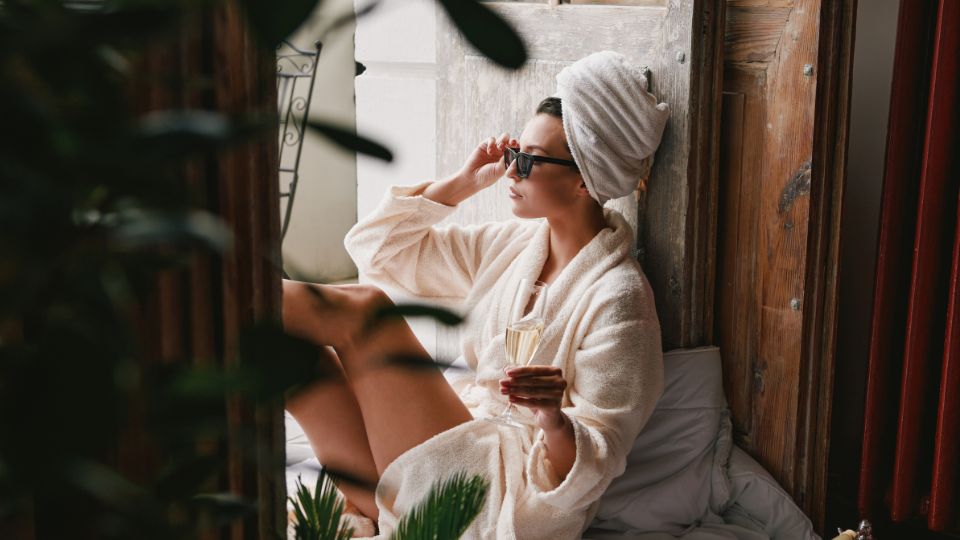 turismo di lusso donna in hotel